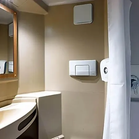 Отель Premiere Classe Lille Nord - Туркуэн